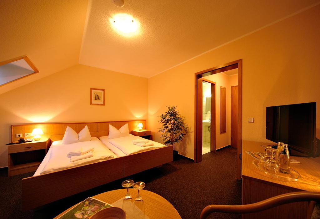 Waldhotel Bad Bibra Bagian luar foto